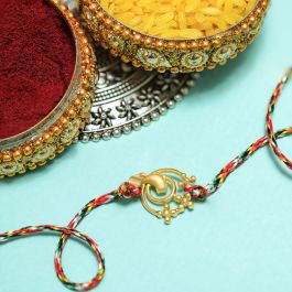 Mesmerizing Tri Floral Gold Pendant And Rakhi
