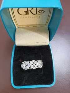 Sparkling Floral Design Silver Ring